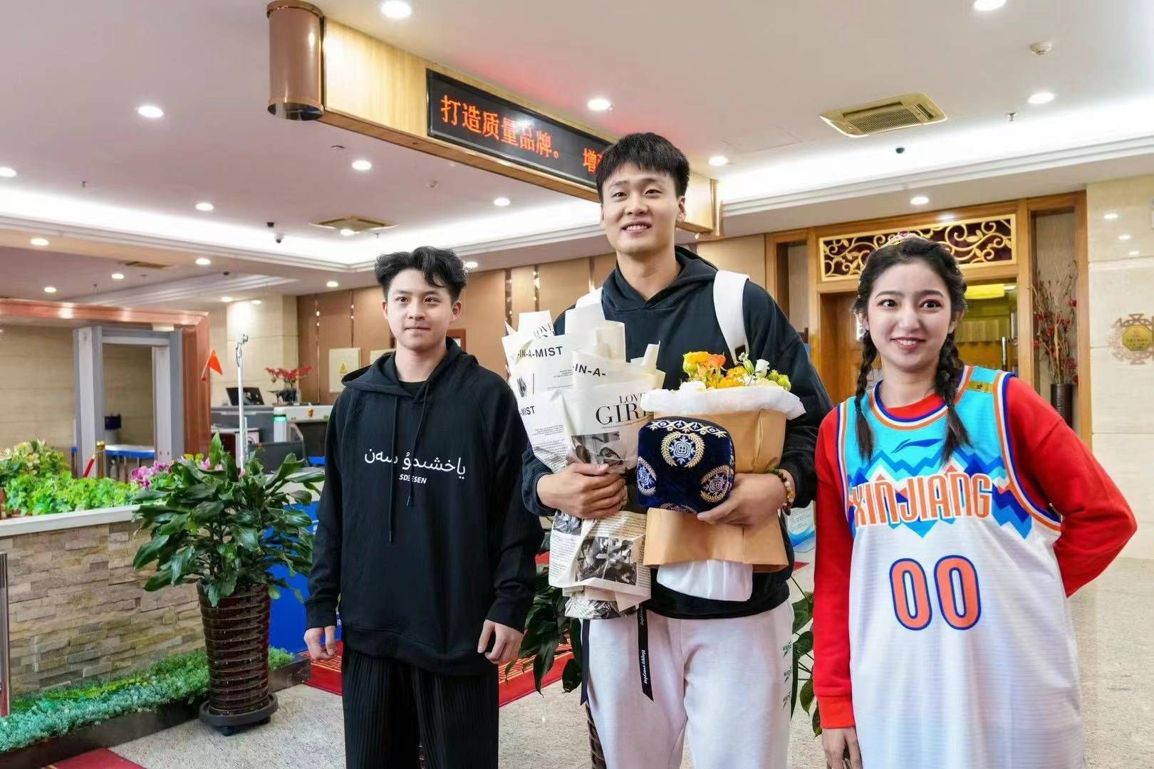 虽然吴东海什么也没有表露出来，但心里还是暗暗对王正刚几人不爽。